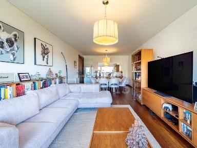 Apartamento T2 à venda na Rua Daciano Baptista Marques