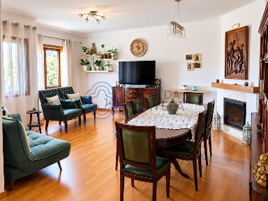 Apartamento T2 à venda na Rua Rosália de Castro s/n