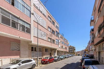 Arrendamento de apartamento T2 na Rua João do Nascimento Costa, 30