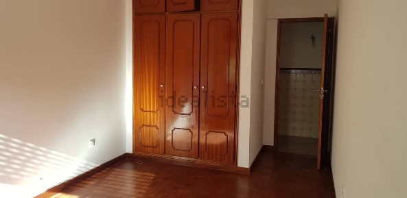 Arrendamento de apartamento T3 na Rua Brito Capelo