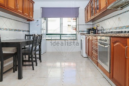 Apartamento T2 à venda na Rua Pedro de Sintra