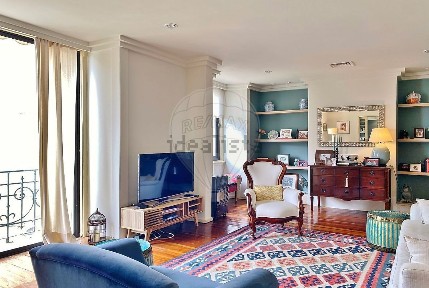 Apartamento T4 à venda na Rua Joaquim Casimiro