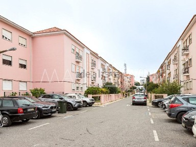 Apartamento T2 à venda na Rua Dom Alberto Bramão