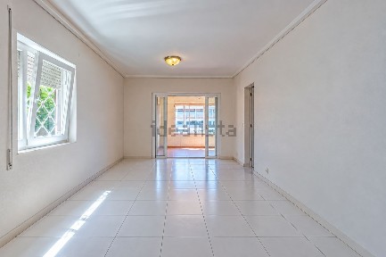 Apartamento T3 à venda no Largo Maria Leonor, 4