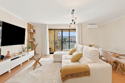 Apartamento T3 à venda na Rua Agostinho da Silva