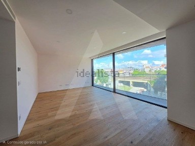 Apartamento T2 à venda na Avenida dos Congressos da Oposição Democrática
