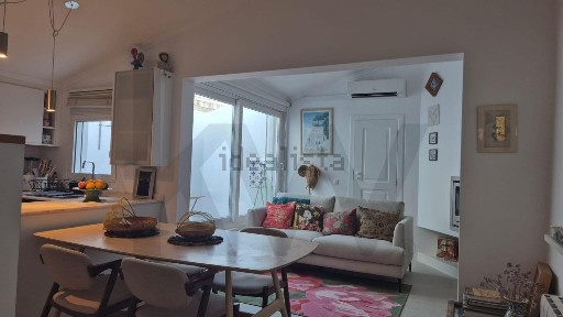 Arrendamento de andar de moradia na Rua Cândido dos Reis s/n