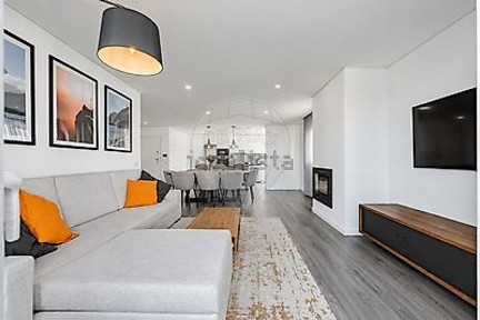 Apartamento T3 à venda na Rua do Bom Jesus, 3