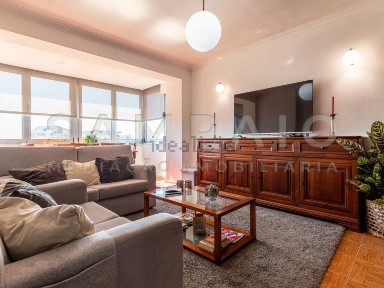 Apartamento T2 à venda no Campo 24 de Agosto