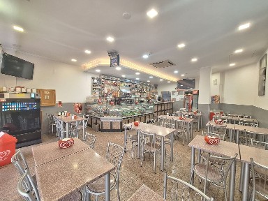 Espaço comercial à venda na Rua António Albino Machado