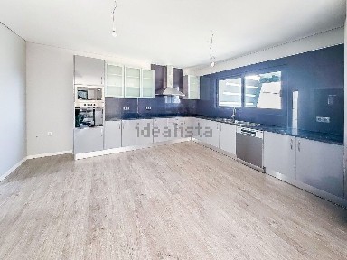 Moradia geminada à venda em São Roque