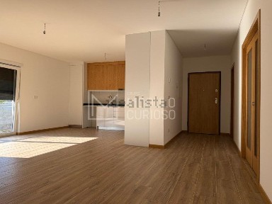 Apartamento T3 à venda na Rua Camilo Castelo Branco, 264
