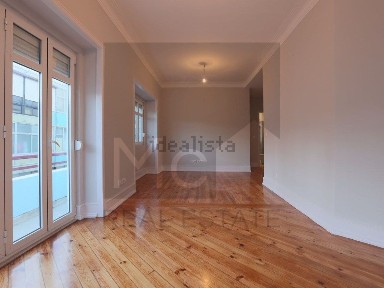 Arrendamento de apartamento T3 na Rua Joseph Bleck, 20