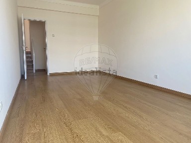 Arrendamento de apartamento T2 na Rua Filinto Elísio