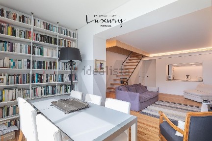 Duplex à venda na Avenida António Augusto de Aguiar