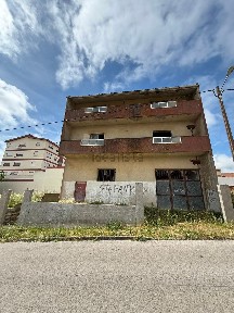 Moradia independente à venda na Rua Alto de São Lourenço, 5