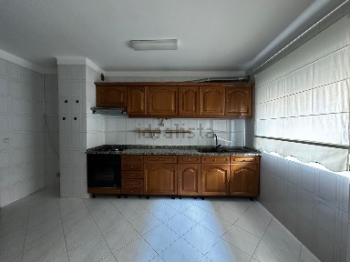 Arrendamento de apartamento T3 na Meadela