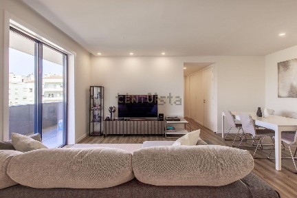 Apartamento T2 à venda na Rua Cidade de Coimbra, 3