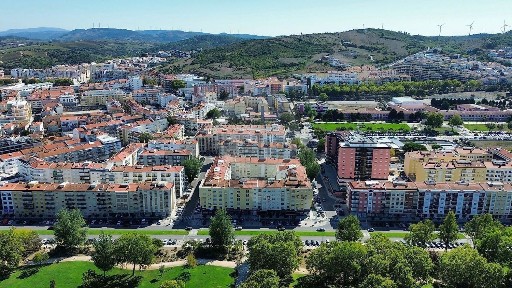 Apartamento T4 à venda na Praceta Francisco Vieira Jerónimo