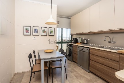 Apartamento T2 à venda na Rua Almeida Garrett