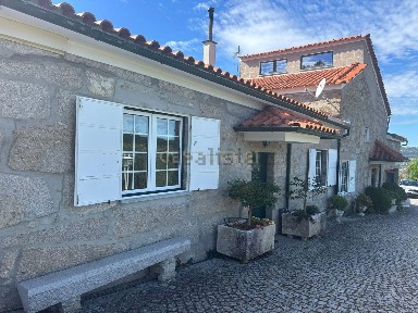 Herdade à venda no Largo Santa Marinha, 84