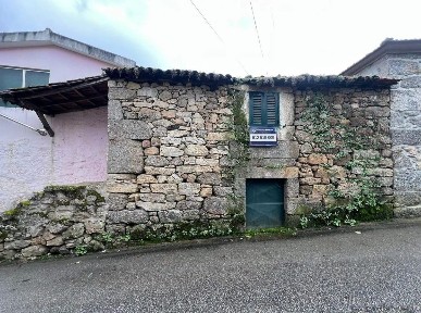 Casa de aldeia à venda em ribelas s/n