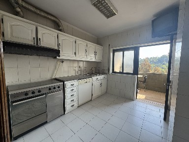 Arrendamento de apartamento T2 na Rua Silvério Ferreira de Macedo