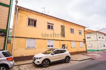 Apartamento T2 à venda na Rua Cardeal Alpedrinha, 5