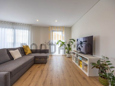 Apartamento T3 à venda na Rua Cidade de Abrantes