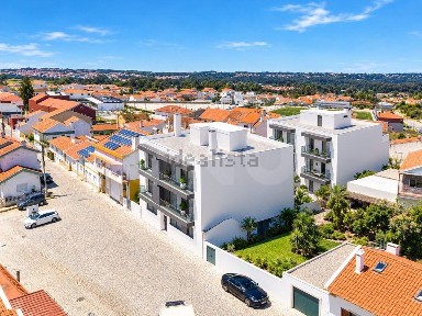 Apartamento T2 à venda na Rua Sacadura Cabral, 35