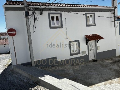 Moradia independente à venda na Rua da Fonte