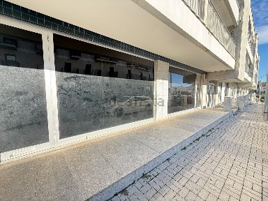 Arrendamento de espaço comercial na Rua Manuel Ferreira Loureiro s/n