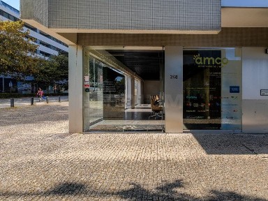 Arrendamento de espaço comercial em Antas e Abade de Vermoim
