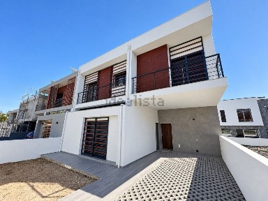 Moradia independente à venda no Alto das Vinhas