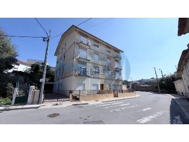Apartamento T3 à venda na Rua Soutelo