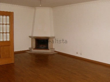 Arrendamento de apartamento T3 na Rua Frei Brás de Barros