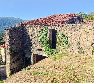 Moradia independente à venda em Covas