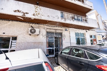 Arrendamento de espaço comercial na Rua Brigadeiro Correia Cardoso