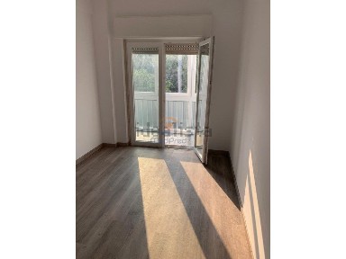 Arrendamento de apartamento T2 na Rua Aquilino Ribeiro, 1 a