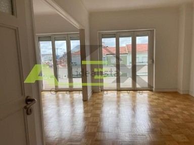 Arrendamento de apartamento T3 na Avenida de Roma