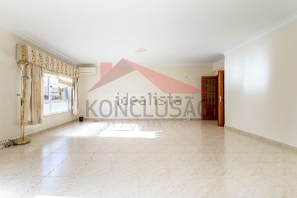 Arrendamento de apartamento T3 na Rua João da Silva Vitoriano