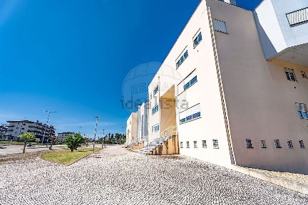 Apartamento T2 à venda na Avenida Manuel Carvalho Coelho