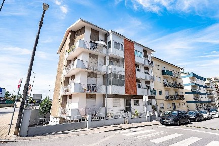 Apartamento T3 à venda na Rua Bernardo Santareno