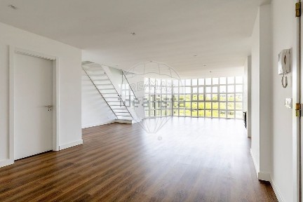 Apartamento T1 à venda na Avenida Fausto de Figueiredo