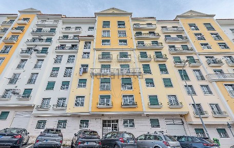 Apartamento T2 à venda na Rua Luís Ludovice