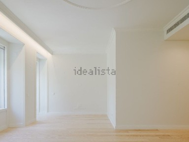 Apartamento T2 à venda na Rua Sousa Martins