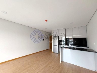Arrendamento de apartamento T0 na Rua Artur Neves, 341
