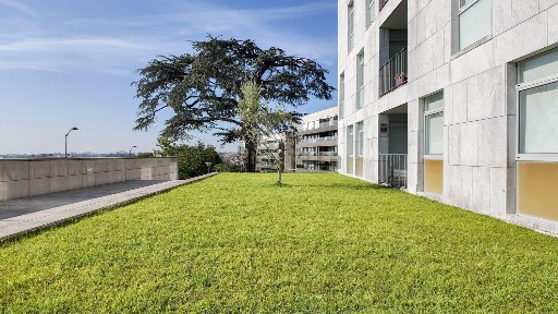 Arrendamento de apartamento T4 na Rua do Choupelo, 789