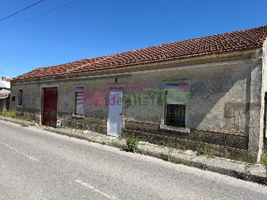 Moradia independente à venda em Oiã