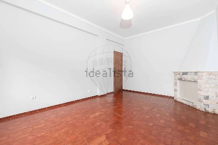 Apartamento T2 à venda na Rua Mártires do Tarrafal